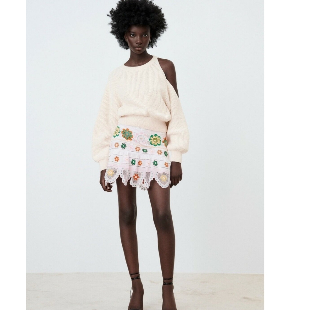 ZARA White Floral Crochet Embroidered Skort - Picture 2 of 13